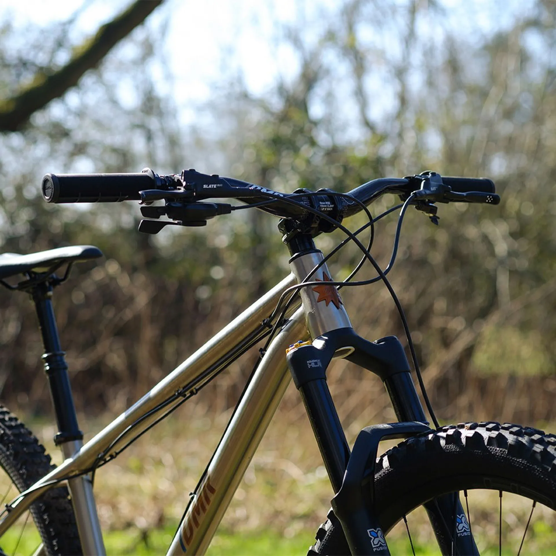 DMR Gridlock Mountain Bike Lock-On Handlebar Grips Red