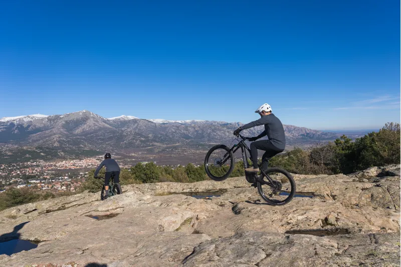 2025 Specialized Turbo Levo Comp Carbon Electric Mountain Bike - Black-4