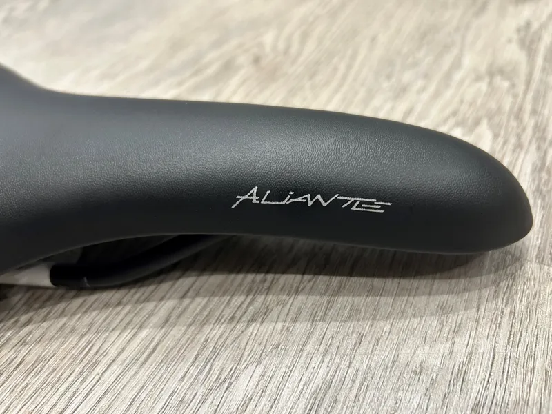 Shop Soiled: Fizik Aliante Delta Road Bike Saddle - Large-2
