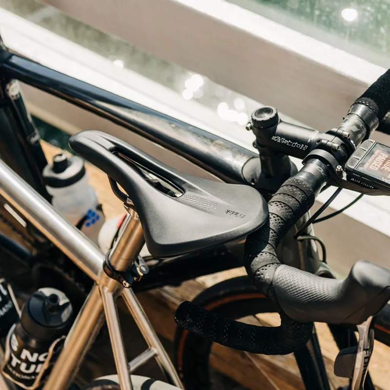 Fizik Tempo Aliante R5 Endurance Cycling Saddle - 145mm-5