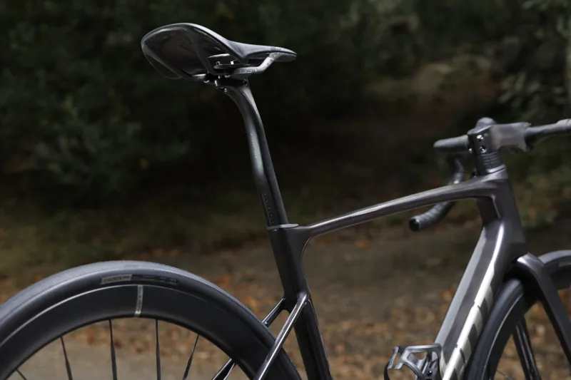 2026 Giant Defy Advanced SL 0 Mens Road Bike - Arctic Light/Chrome-12