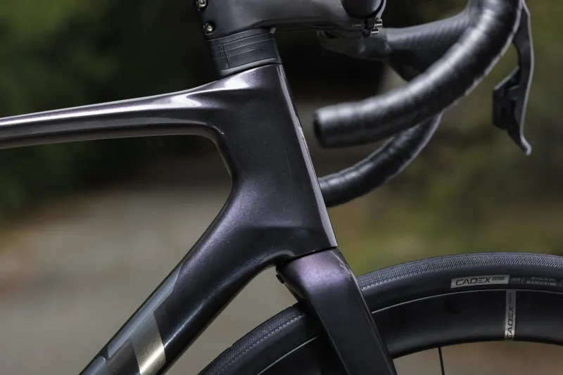 2026 Giant Defy Advanced SL 0 Mens Road Bike - Arctic Light/Chrome-11