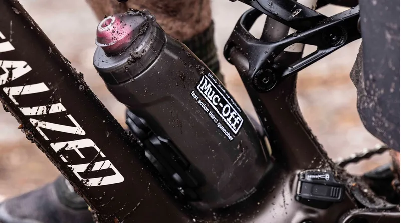 Muc-Off x Fidlock Twist Bottle 590ml with Bike Base - Pink-7