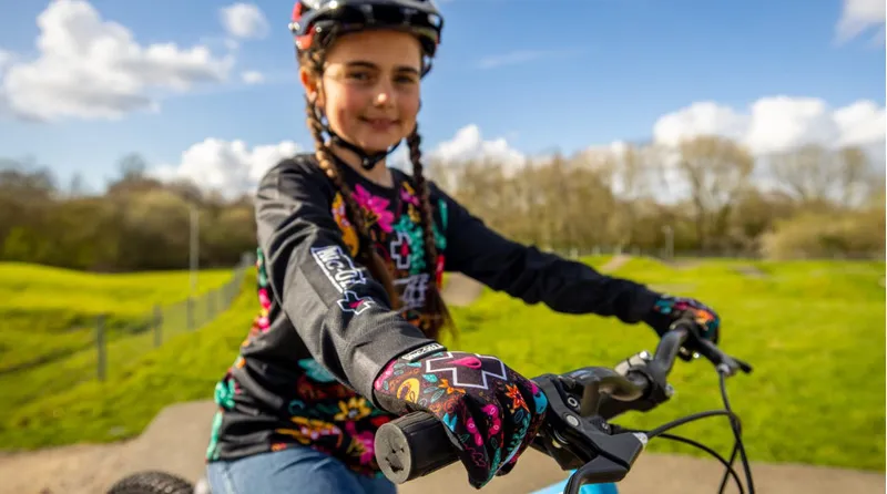 Muc-Off Youth Rider Kids Mountain Bike Gloves - Shred Hot Chilli Pepper-3