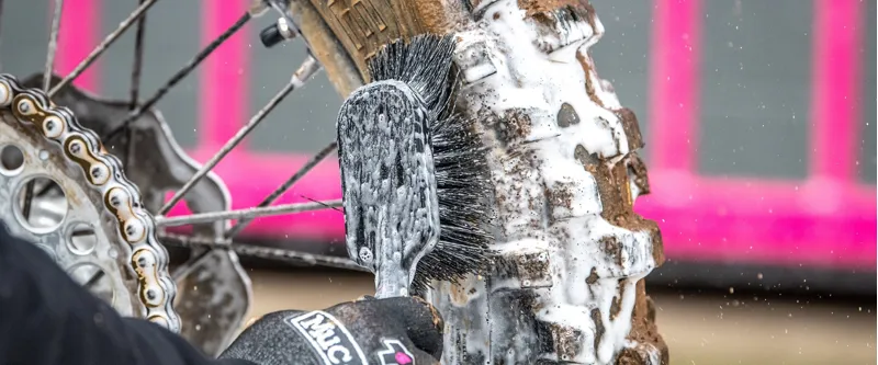 Muc-Off Tyre and Cassette Brush-3