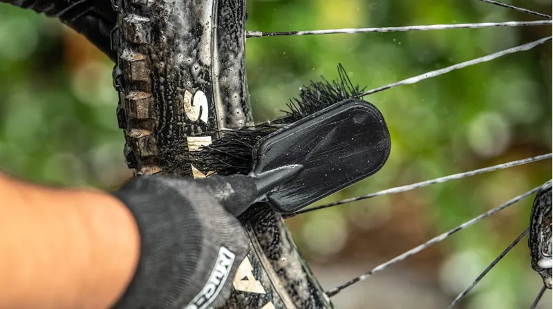 Muc-Off Tyre and Cassette Brush-1