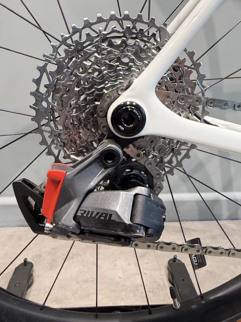 Ex-Demo: 2025 Specialized Crux Expert Gravel Bike - White - 56cm-2