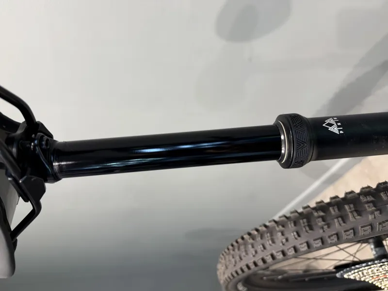 Shop Soiled: Specialized Stumpjumper 15 Expert Mountain Bike - S3-6