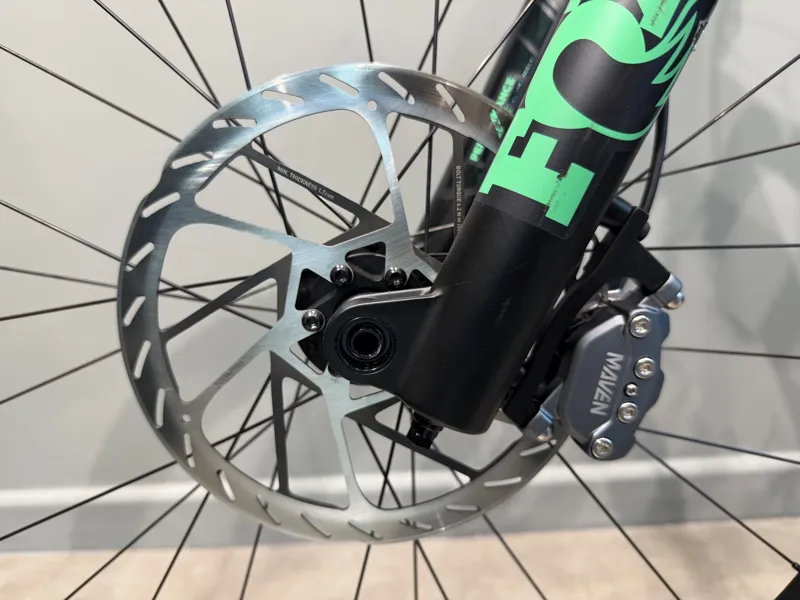 Shop Soiled: Specialized Stumpjumper 15 Expert Mountain Bike - S3-8