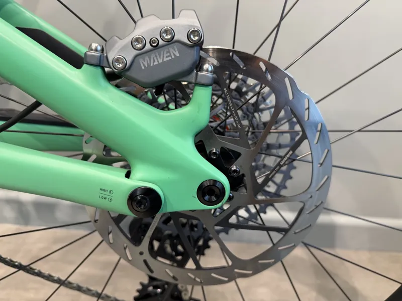 Shop Soiled: Specialized Stumpjumper 15 Expert Mountain Bike - S3-10