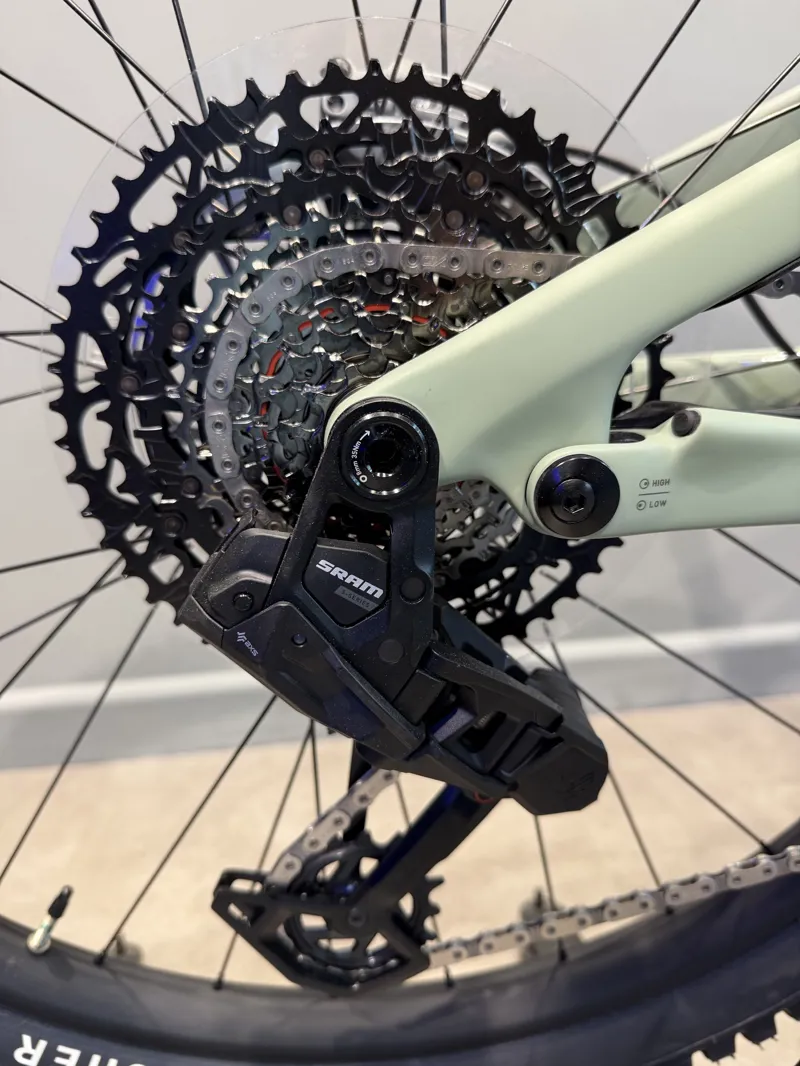 Shop Soiled: Specialized Turbo Kenevo SL 2 Comp E-Mountain Bike - S3-6