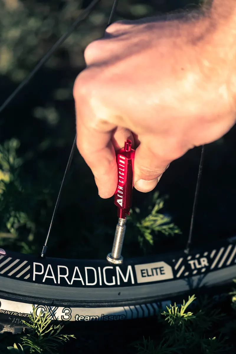 KOM Tyre Lever and Valve Core Tool Combo-3