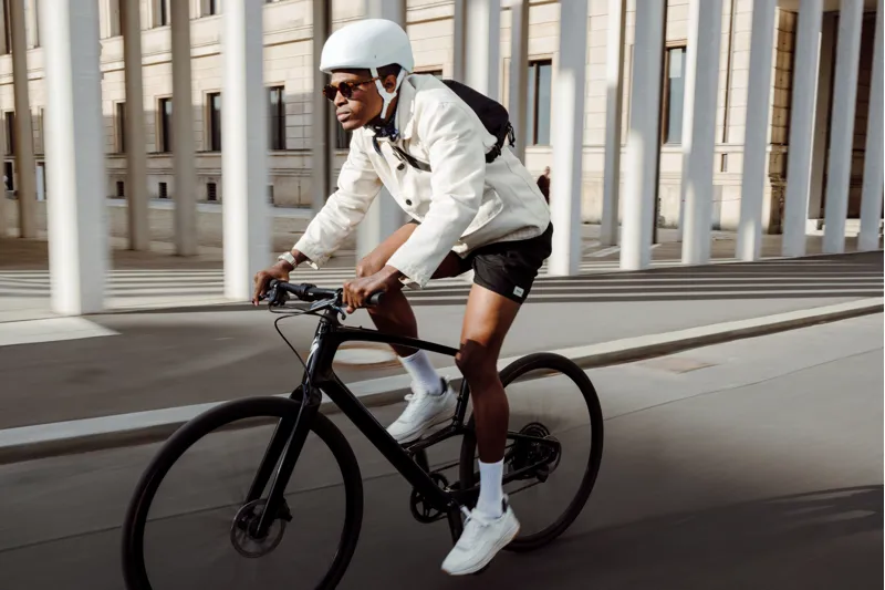 2022 Specialized Sirrus 2.0 Hybrid Bike - Gloss White Mountains-3