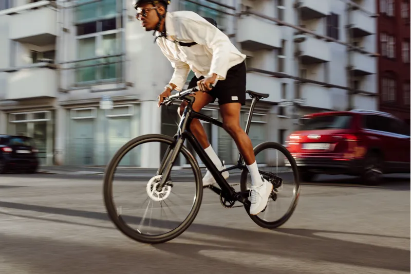 2022 Specialized Sirrus 2.0 Hybrid Bike - Gloss White Mountains-4