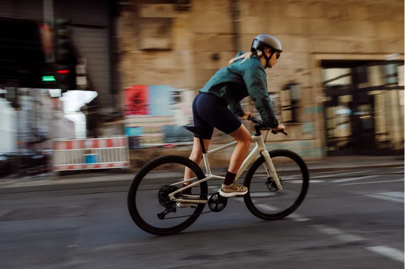 2025 Specialized Sirrus X 2.0 Hybrid Bike - Gloss Ion-4