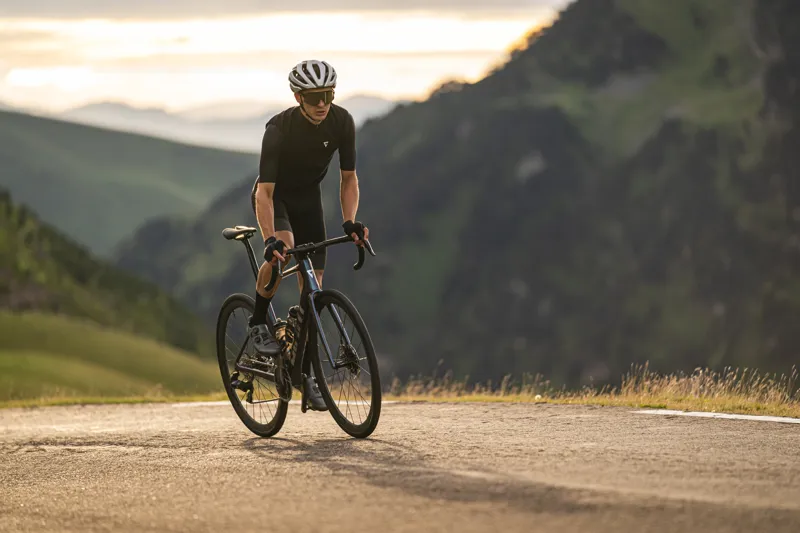 2025 Giant Defy Advanced SL Road Bike Frameset - Arctic Blast-1