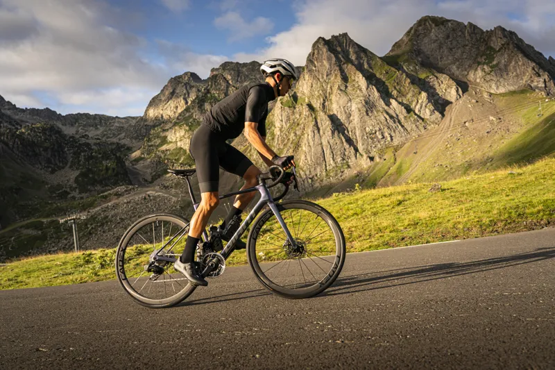2025 Giant Defy Advanced SL 0 Mens Road Bike - Gloss Black Lava-1