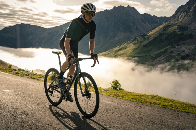 2025 Giant Defy Advanced SL 0 Mens Road Bike - Gloss Black Lava-2