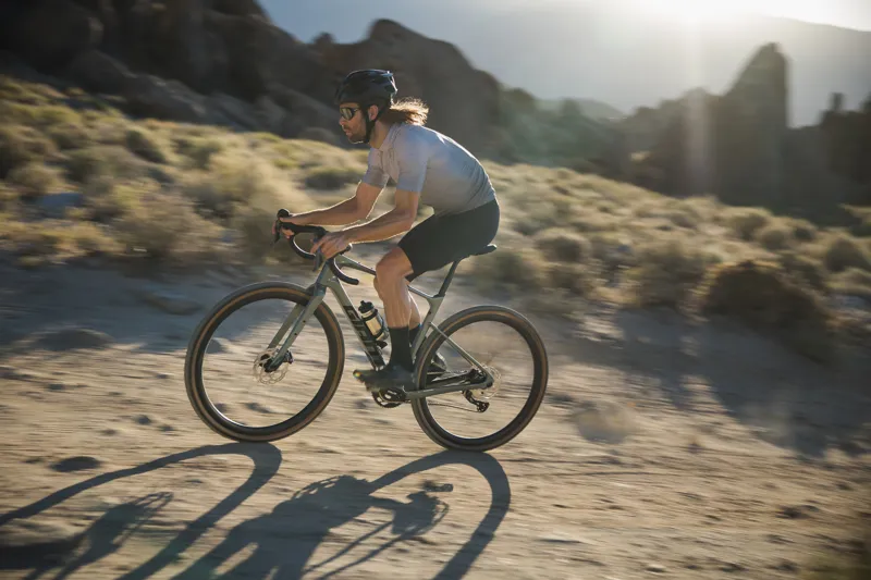 2025 Giant Revolt Advanced 0 Mens Gravel Bike - Gloss Aurora Noise-6