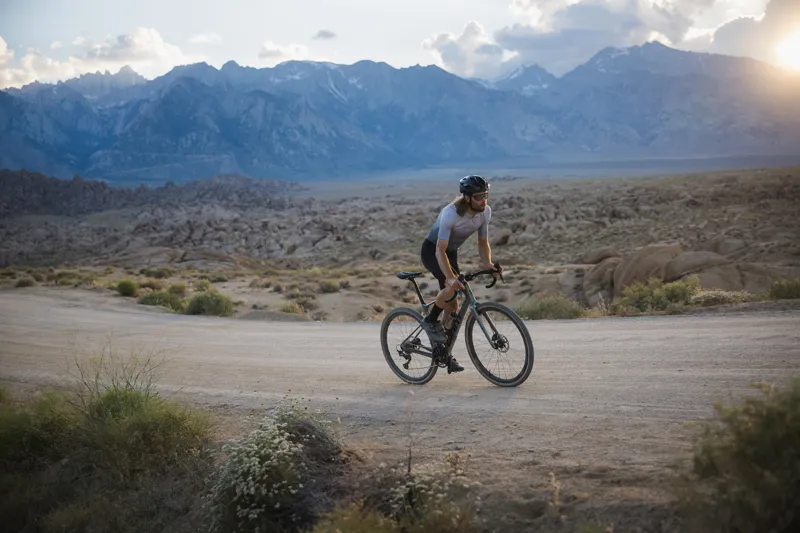 2025 Giant Revolt Advanced 0 Mens Gravel Bike - Gloss Aurora Noise-7