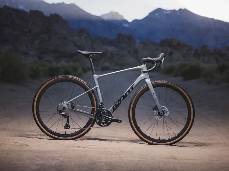 2025 Giant Revolt Advanced 0 Mens Gravel Bike - Gloss Aurora Noise-8