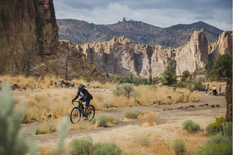 2025 Giant Revolt Advanced 3 Mens Gravel Bike - Gloss Panther-1