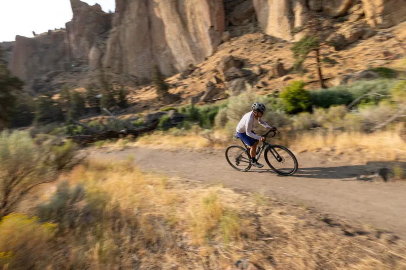 2025 Giant Revolt Advanced 1 Mens Gravel Bike - Gloss Ocean Twilight-6