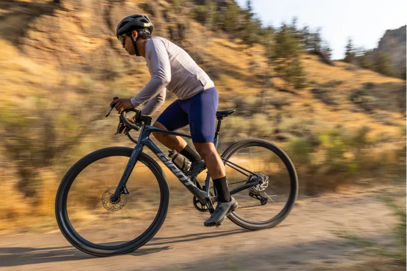 2025 Giant Revolt Advanced 1 Mens Gravel Bike - Gloss Ocean Twilight-8