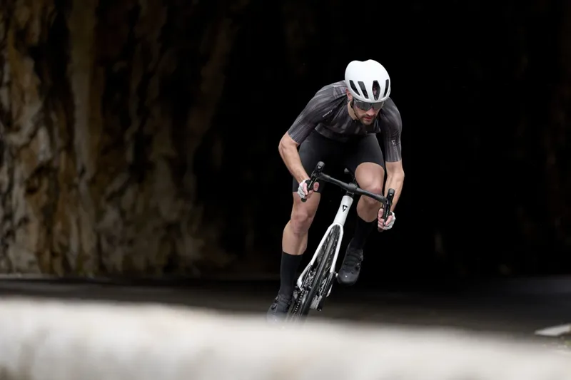 2027 Giant Propel Advanced 1 Road Bike - Carbon/Stealth Chrome-7