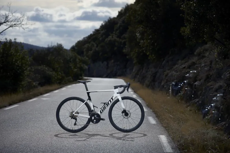 2027 Giant Propel Advanced 2 Road Bike - White-9