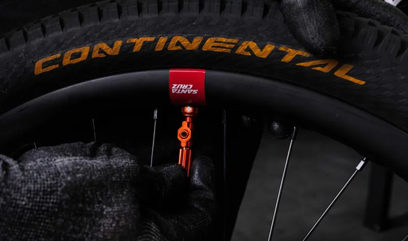 Muc-Off Big Bore Hybrid Tubeless Valves Medium 35mm - Pink-3