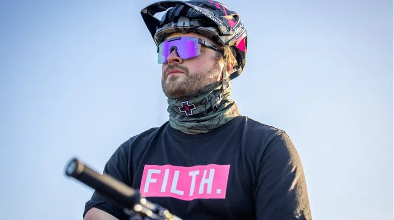 Muc-Off Lightweight Neck Gaiter - Green Punk-4