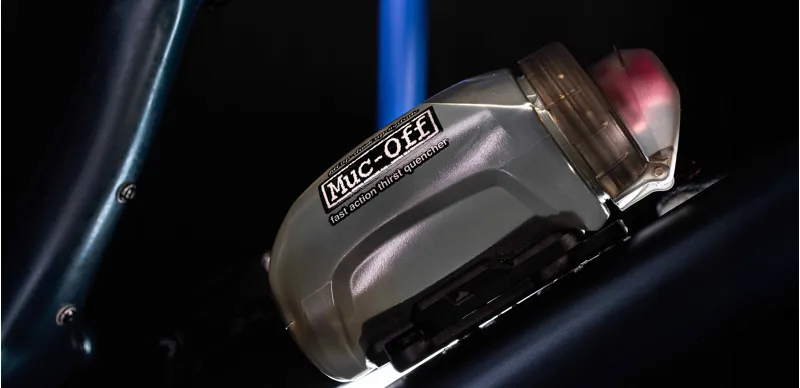 Muc-Off x Fidlock Twist Bottle 450ml with Bike Base - Pink-8