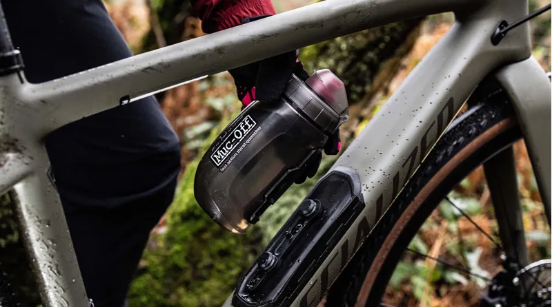 Muc-Off x Fidlock Twist Bottle 450ml with Bike Base - Smoked-7