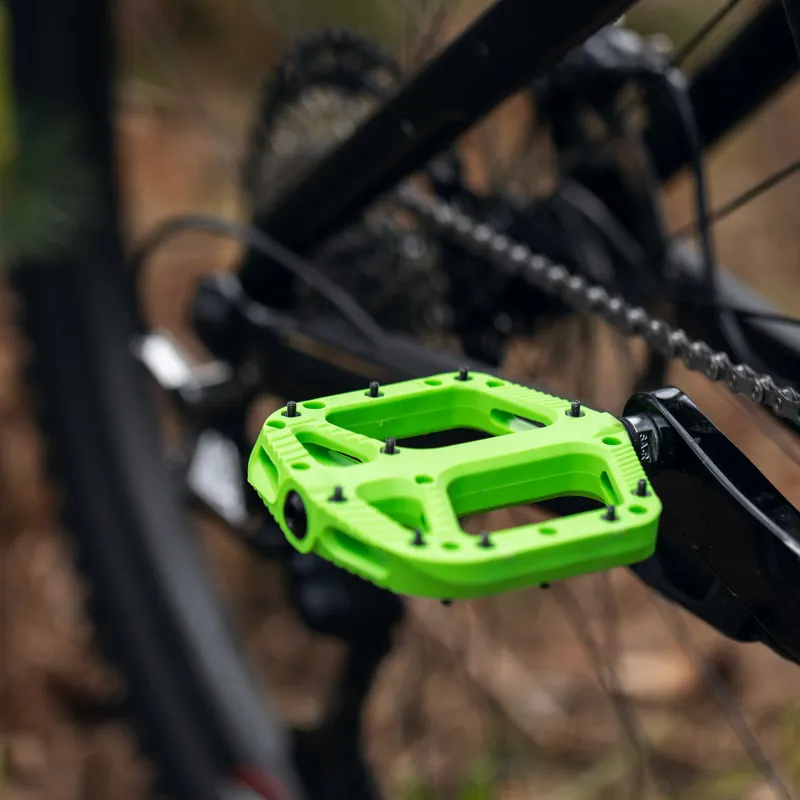 Oxford Loam 20 Nylon Flat Bike Pedals - Green-1