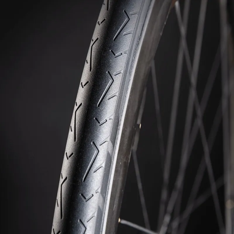 Pirelli Cinturato EVO TLR Clincher Folding Bead 700c Road Bike Tyre - Black-1