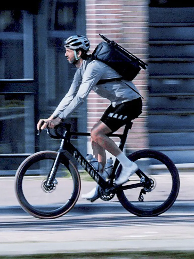 Pirelli Cinturato EVO TLR Clincher Folding Bead 700c Road Bike Tyre - Black-2