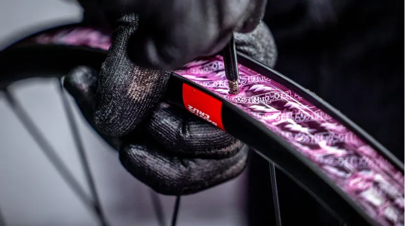 Muc-Off Ultimate Tubeless Setup Kit - Road/Gravel 21mm Tape/44mm Valves-1