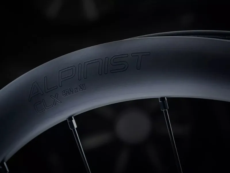 Roval Alpinist CLX II 700c Wheelset - Satin Carbon/Gloss White-7