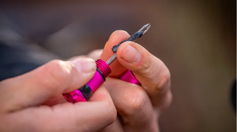 Muc-Off Stealth Tubeless Puncture Plugs - Iridescent-3