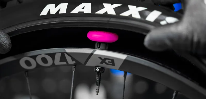 Muc-Off Stealth Tubeless Tag Holder and 44mm Valve Kit-4