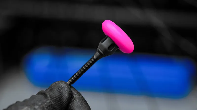 Muc-Off Stealth Tubeless Tag Holder and 44mm Valve Kit-2