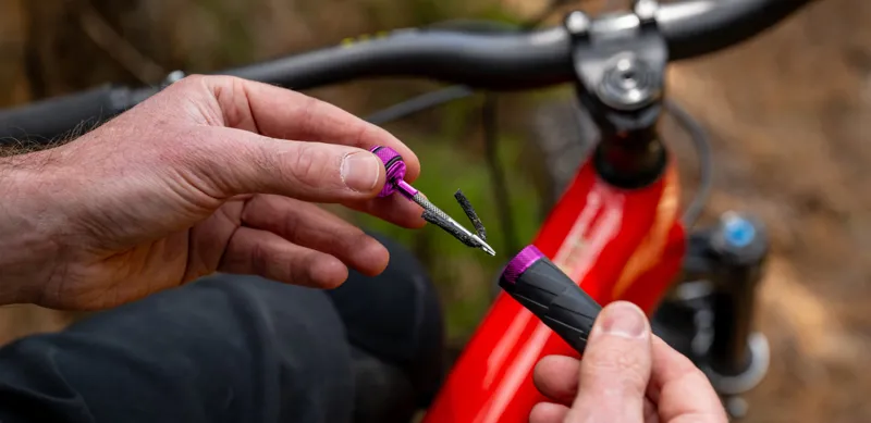 Muc-Off Precision Tubeless Tyre Repair Capsule - Pink-6