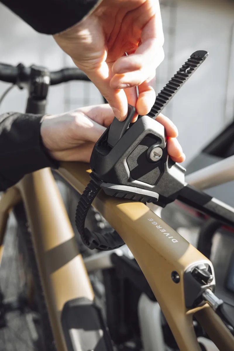 Thule 945 EasyFold 3 3-Bike AcuTight 13-Pin Car Rack - Black/Silver-5