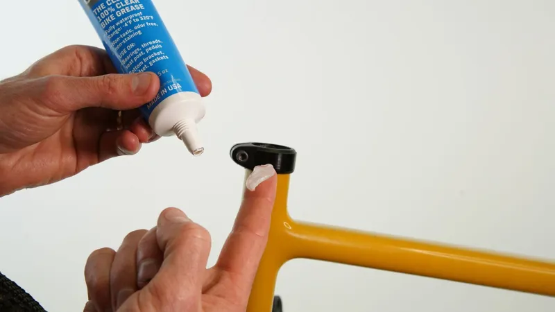 White Lightning Crystal High Performance Bike Grease 455g Tub-2