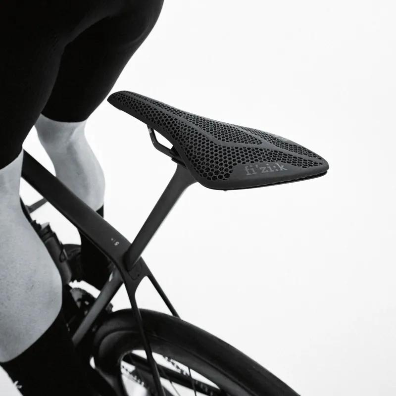 Fizik Arione R3 Adaptive Road Cycling Saddle - Black-6