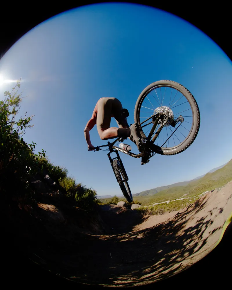 2025 Specialized Chisel Comp Shimano Mountain Bike - Gloss Moss Green-2