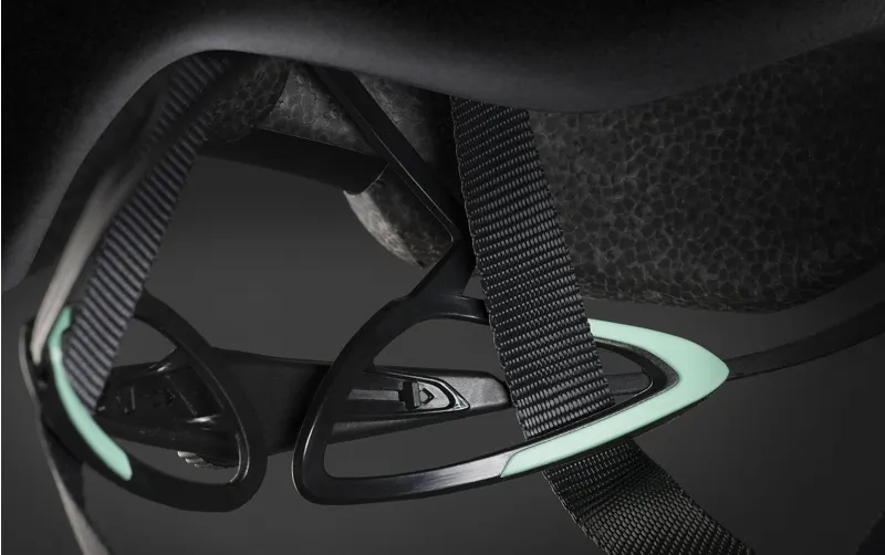 MET Manta Road Cycling Helmet with MIPS - Black-5