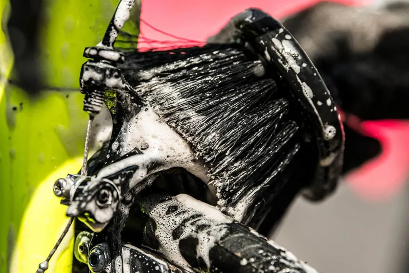 Muc-Off Soft Washing Brush - Black-4