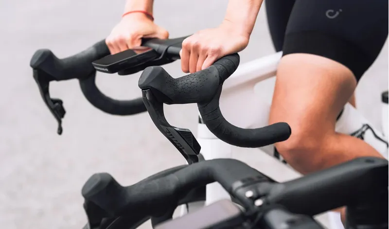 SRAM Rival AXS E1 Shift/Hyd Disc Brake w/FM 20mm SS Hardware Front 950mm-1